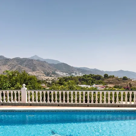 With Pool, Bbq, Games & Fireplace Villa *