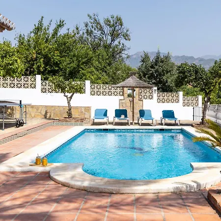 Villa With Pool, Bbq, Games & Fireplace *