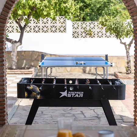 With Pool, Bbq, Games & Fireplace Villa *