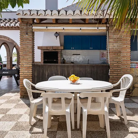 Villa With Pool, Bbq, Games & Fireplace *