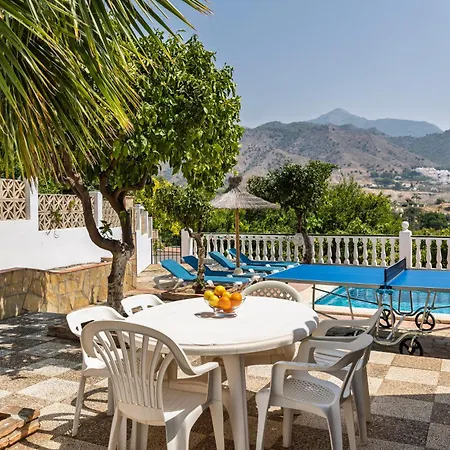 Villa With Pool, Bbq, Games & Fireplace