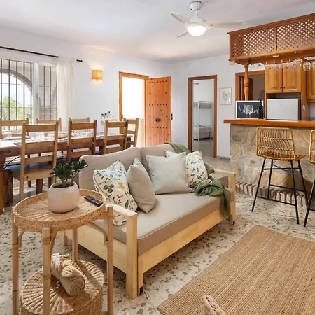 With Pool, Bbq, Games & Fireplace Villa